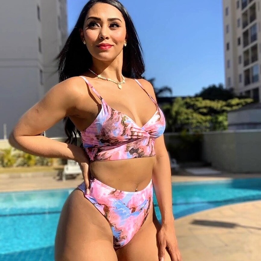 Biquini-topo-cortado-com-bojo-multicolorido-gravata-corante-calcinha-cal-as-quentes-cintura-alta-modelo-exclusivo-5