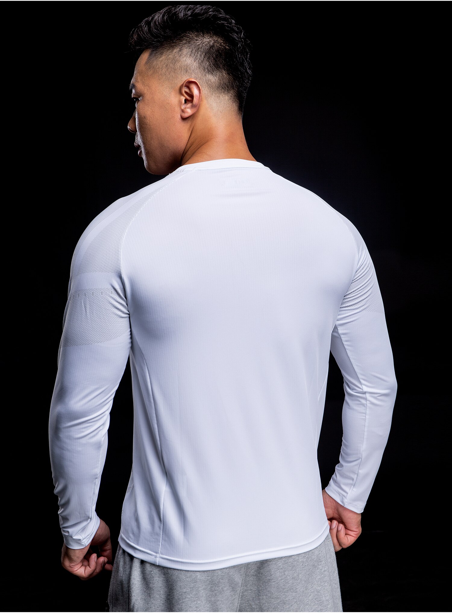 Nova-camisa-do-esporte-de-manga-longa-masculino-secagem-r-pida-treinamento-de-fitness-correndo-muscula-5