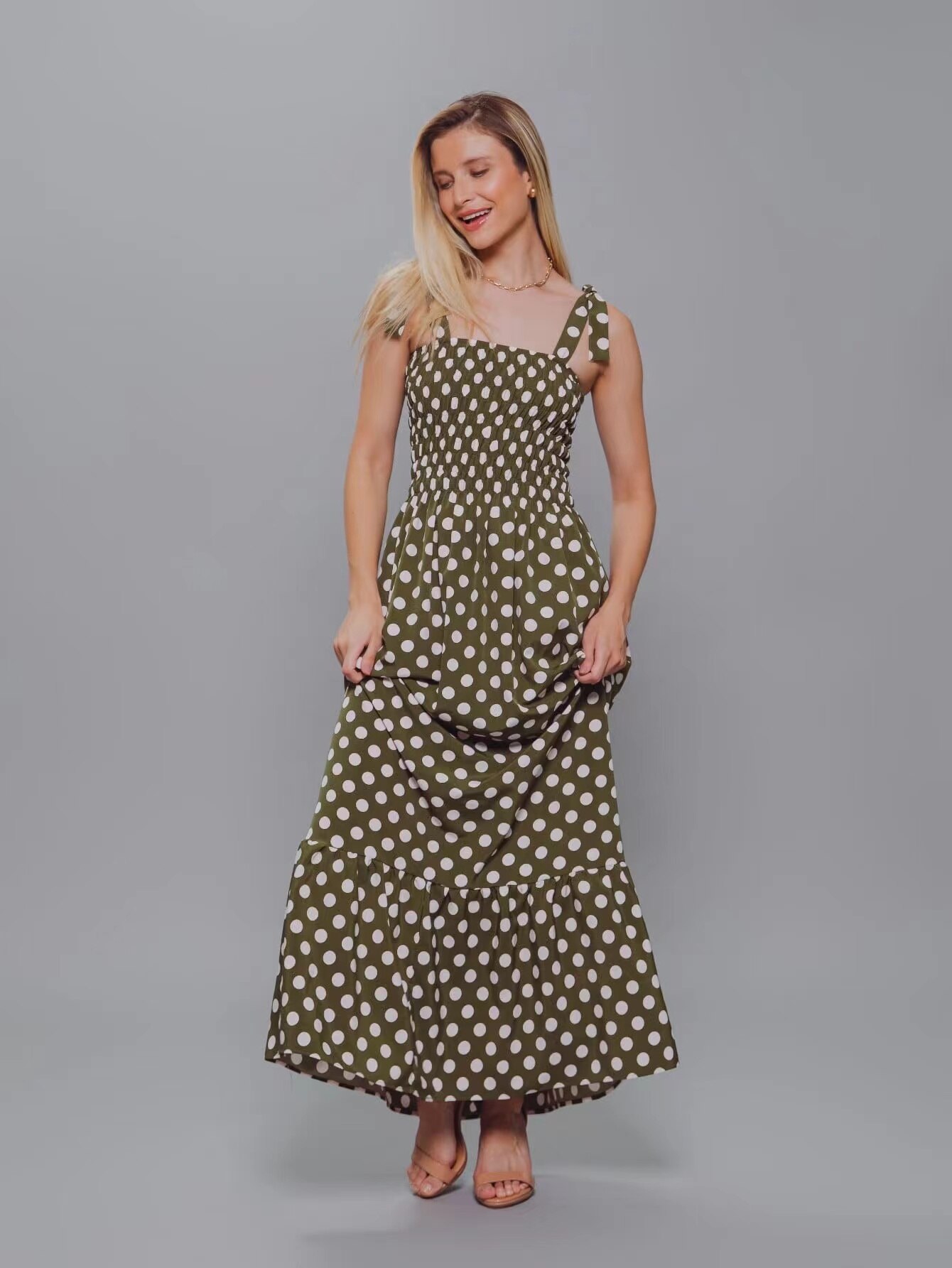 VESTIDO-FEMININO-SANFONADO-ALCINHA-VER-O-COM-DESENHO-BOLINHA-2