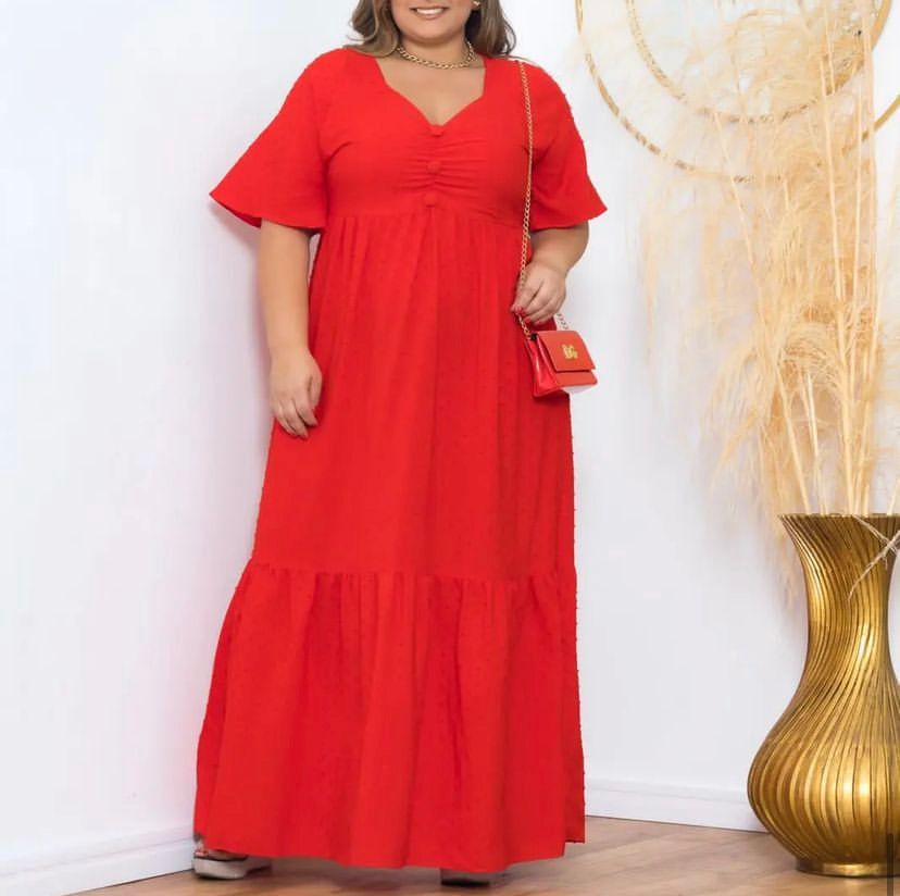 Vestido-longo-plus-size-decote-drapeado-com-bot-o-feminino